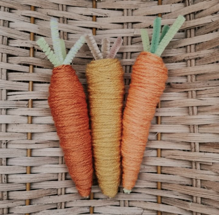 Easter craft ideas for kids: pipe cleaner carrots
